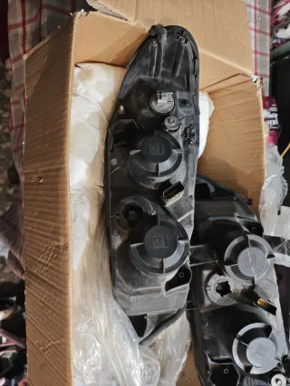 Faros delanteros Nissan Almera 2 (02-07)