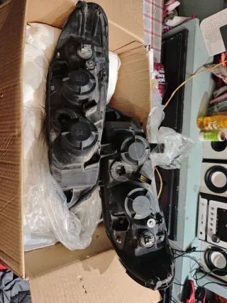 Faros delanteros Nissan Almera 2 (02-07)