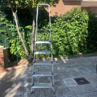 Escalera aluminio 6 peldaños