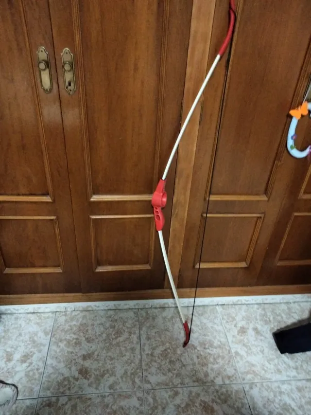 Arco de juguete rojo y blanco