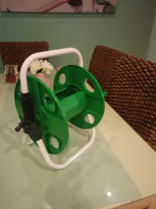 Enrollador de manguera verde