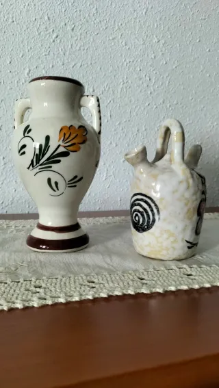 Jarrón ánfora y botijo pequeño porcelana