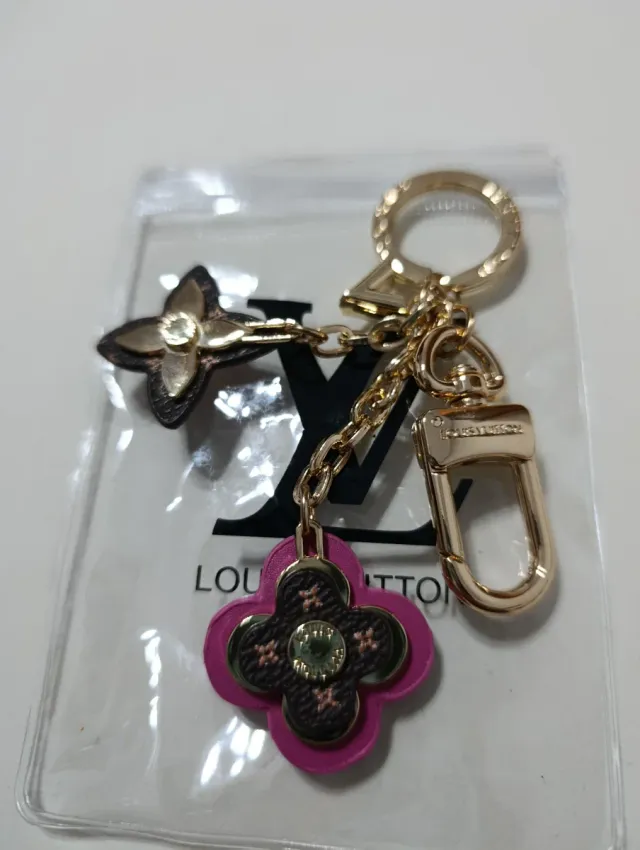 Llavero LV Flores