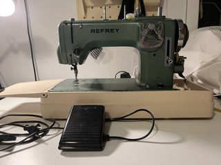 Máquina de coser Refrey 427