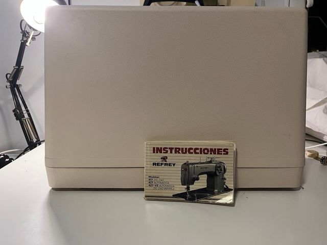 Máquina de coser Refrey 427