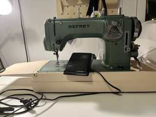 Máquina de coser Refrey 427