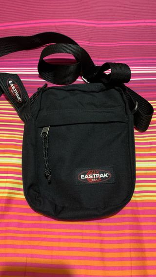 Bolso bandolera Eastpak negro