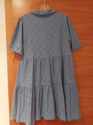 Vestido corto azul con bordados