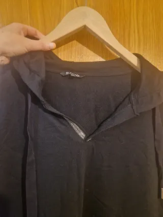 Sudadera Negra con capucha y bolsillos. Talla 3XL 