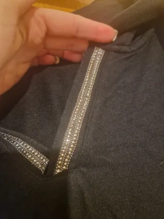 Sudadera Negra con capucha y bolsillos. Talla 3XL 
