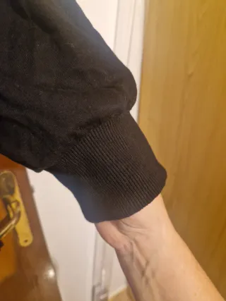 Sudadera Negra con capucha y bolsillos. Talla 3XL 