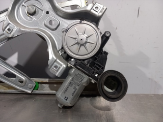 ELEVALUNAS DELANTERO DERECHO TOYOTA YARIS (KSP1/N