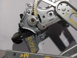 ELEVALUNAS DELANTERO DERECHO TOYOTA YARIS (KSP1/N