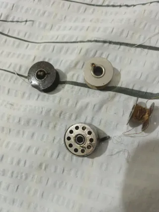 Accessori per macchine da cucire: bobine e pinna