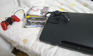 Consola PS3 Slim Negra + 6 Juegos