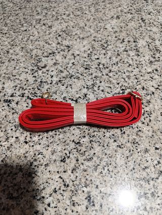 Bolso rojo de mano y hombro sin estrenar.