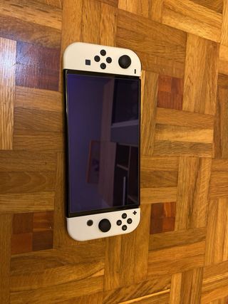 Nintendo Switch OLED + 4 Juegos