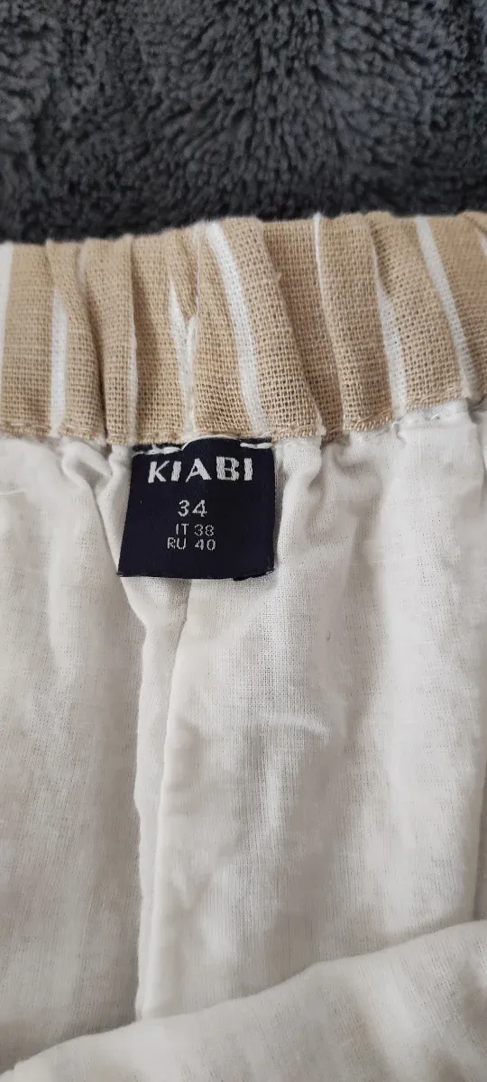 Pantalón corto de rayas beige y blanco