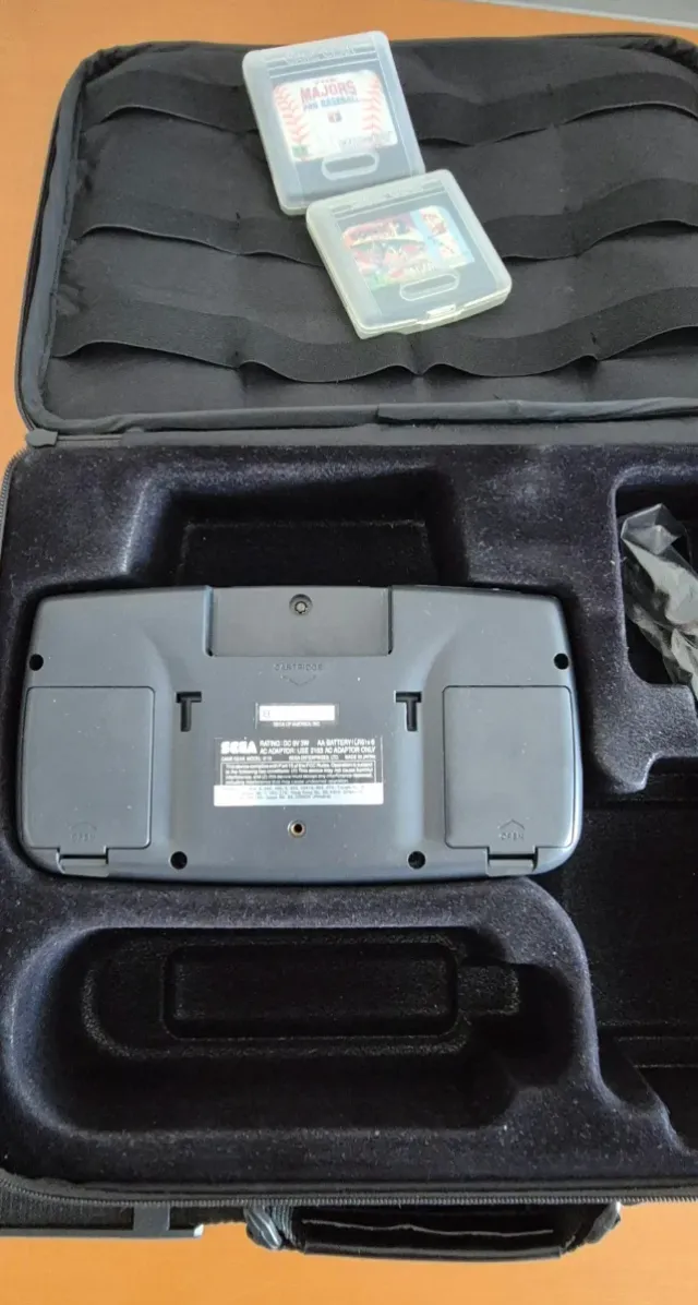 Sega Game Gear con maletín y juegos