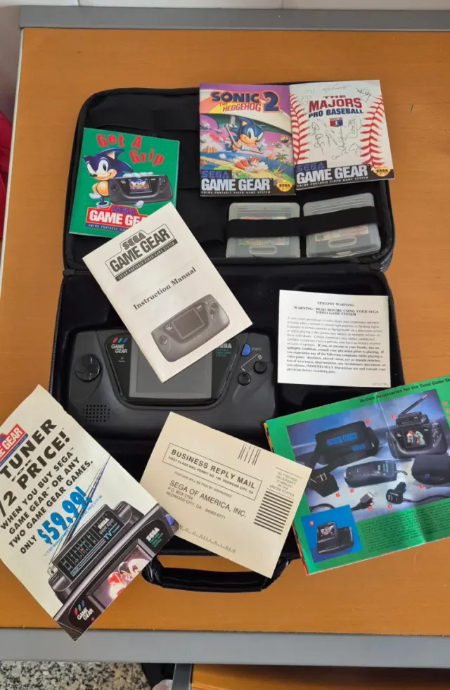 Sega Game Gear con maletín y juegos