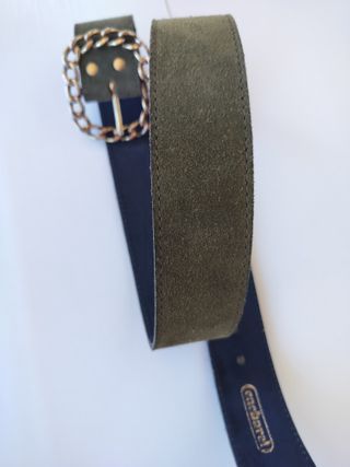 Cinturón de cuero y hebilla