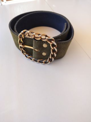 Cinturón de cuero y hebilla