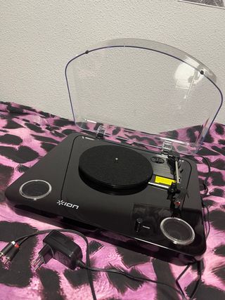 Tocadiscos ION Negro con Altavoces Estéreo