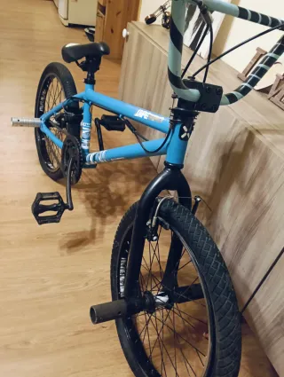 Bicicleta BMX Azul