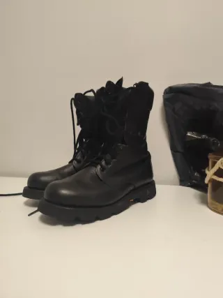 Botas militares negras