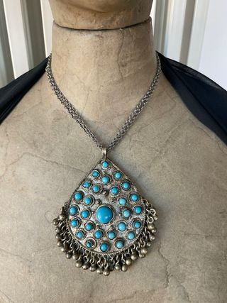 Collana etnica con pietre turchesi