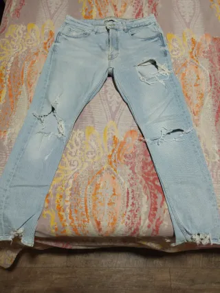 Pantalón vaquero hombre desgarrado