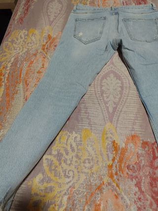 Pantalón vaquero hombre desgarrado