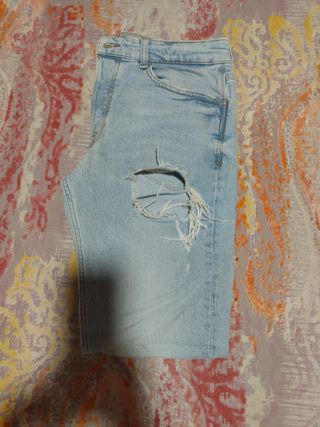 Pantalón vaquero hombre desgarrado