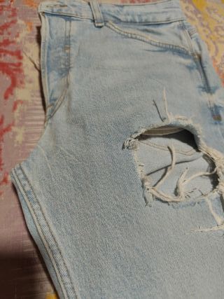 Pantalón vaquero hombre desgarrado