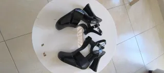 Zapatos de tacón Zara negros