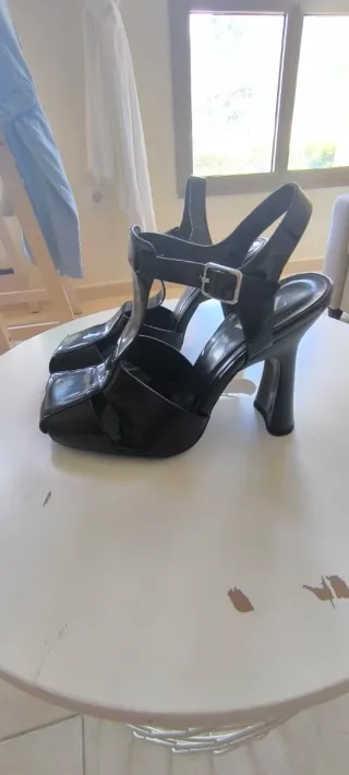 Zapatos de tacón Zara negros