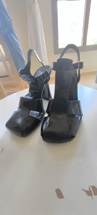 Zapatos de tacón Zara negros