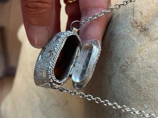 Collana Vintage Etno-Chic con ciondolo a borsetta