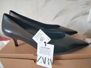 Zapatos de Piel Zara Talla 39 Negros