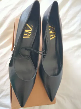 Zapatos de Piel Zara Talla 39 Negros