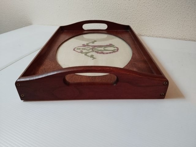 Bandeja madera bordado monograma