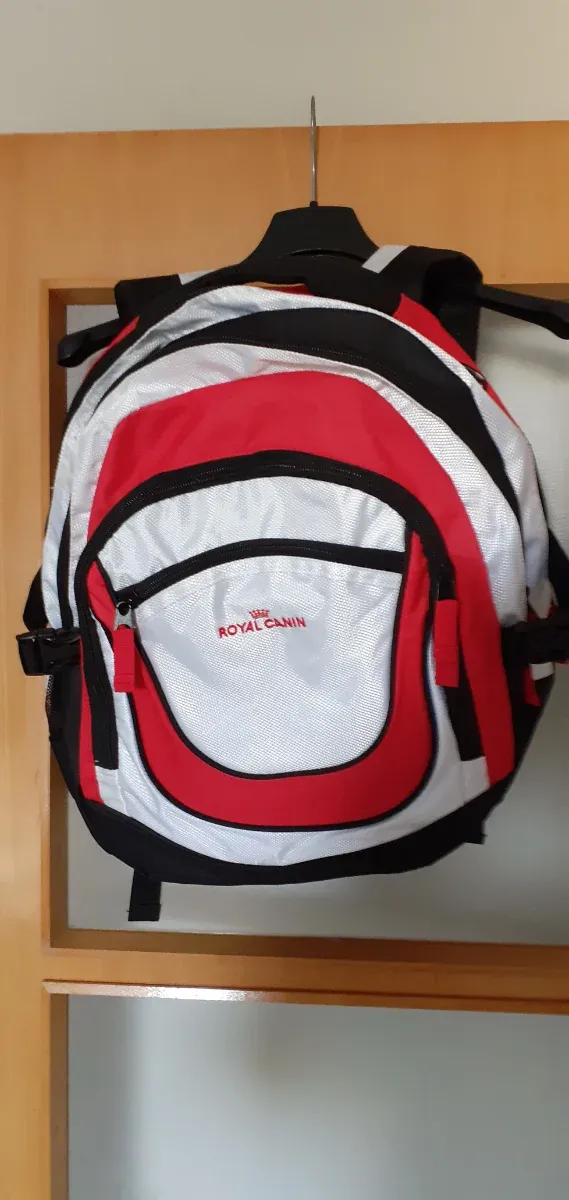 Mochila Royal Canin Roja y Blanca