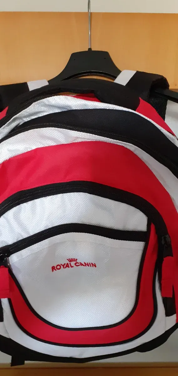 Mochila Royal Canin Roja y Blanca