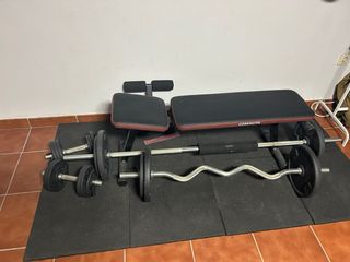 Banco de pesas y mancuernas. Gimnasio en Casa