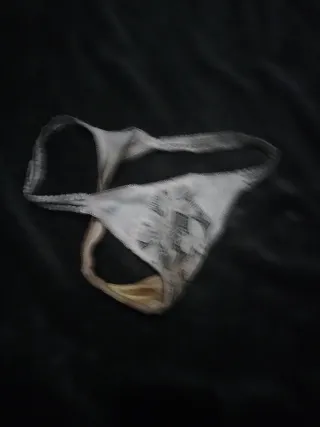 Tanga de encaje beige y blanco