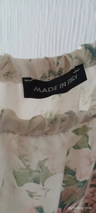 Blusa floral escotada