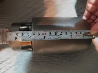 Cola de escape de la marca Akrapovic.