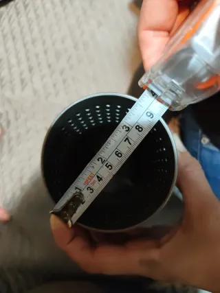 Cola de escape de la marca Akrapovic.