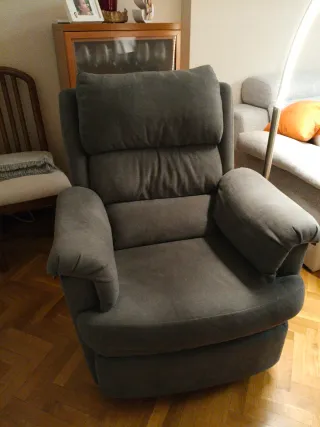 Sillón abatible gris tela