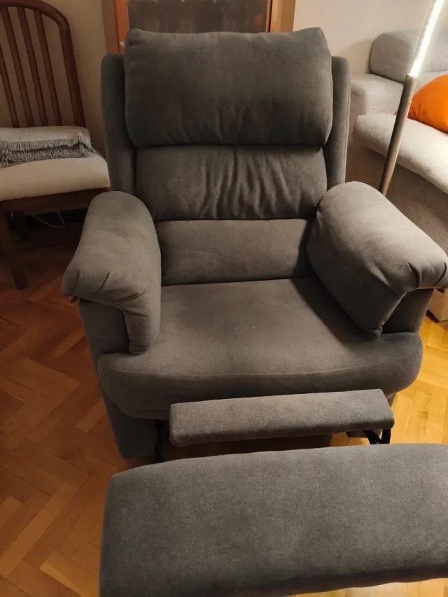 Sillón abatible gris tela